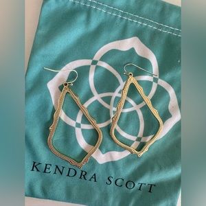 Kendra Scott Sophee Drop Earrings in Gold